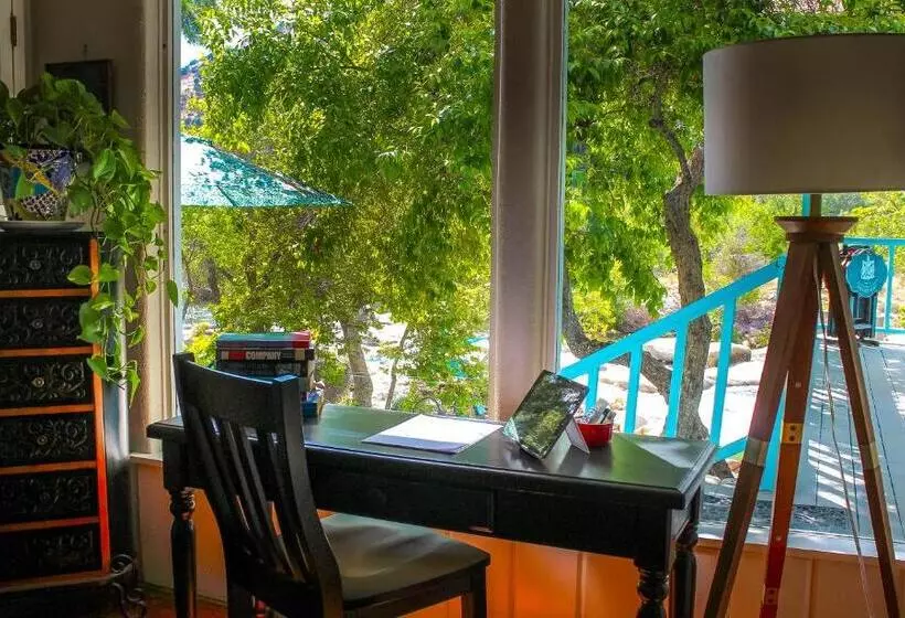 Hotelli Rio Sierra Riverhouse