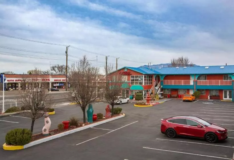 Hotelli Sandia Peak Inn Old Town Abq, A Howard Johnson By Wyndham