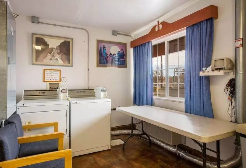 Hotelli Sandia Peak Inn Old Town Abq, A Howard Johnson By Wyndham