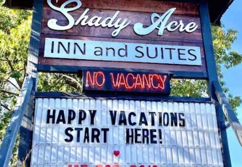ホテル Shady Acre Inn And Suites
