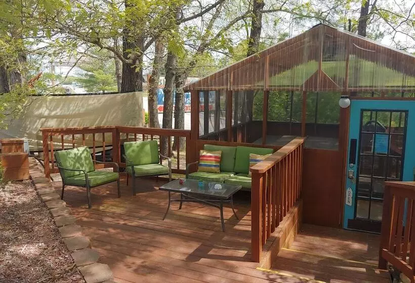 ホテル Shady Acre Inn And Suites