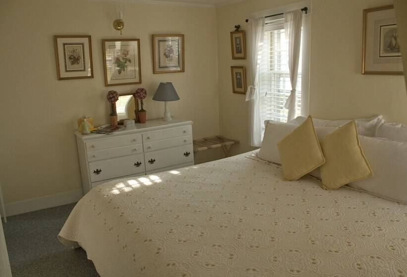 Отель The 1720 House