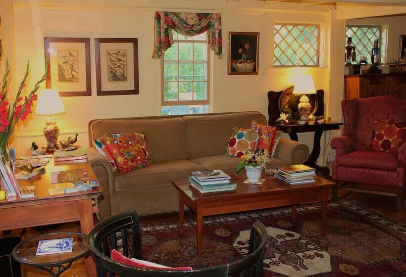 Отель The 1720 House