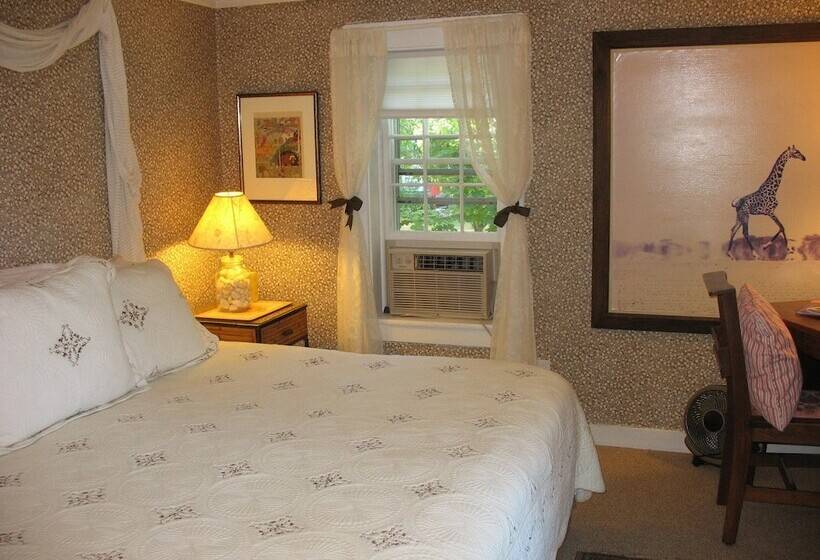 Отель The 1720 House