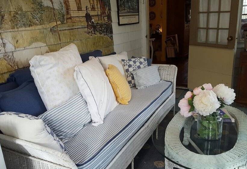 Отель The 1720 House