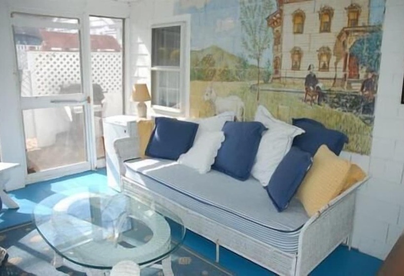 Отель The 1720 House