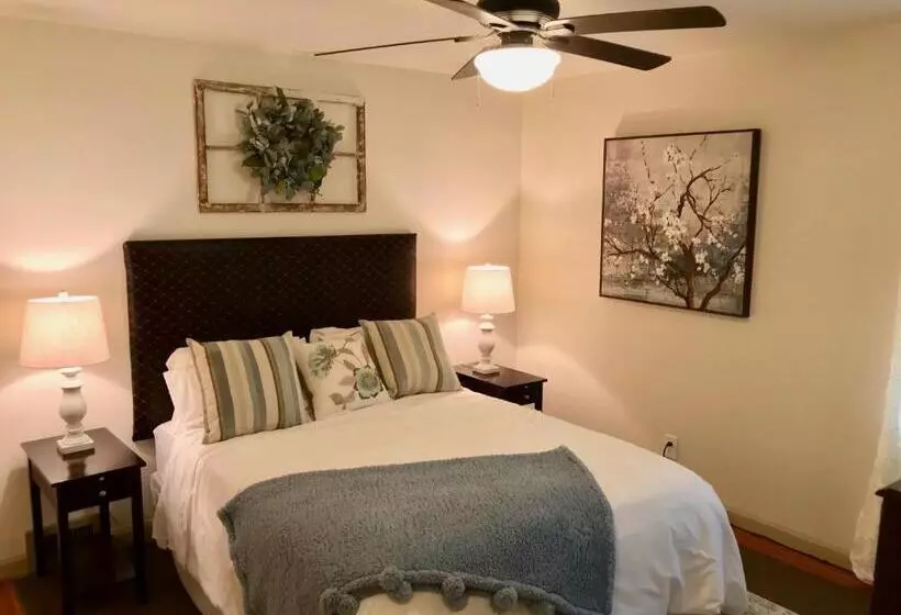 ホテル The Little Italy Of Niagara Falls Bed & Breakfast