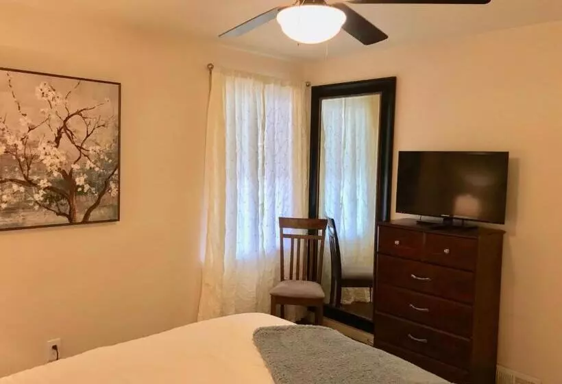 ホテル The Little Italy Of Niagara Falls Bed & Breakfast