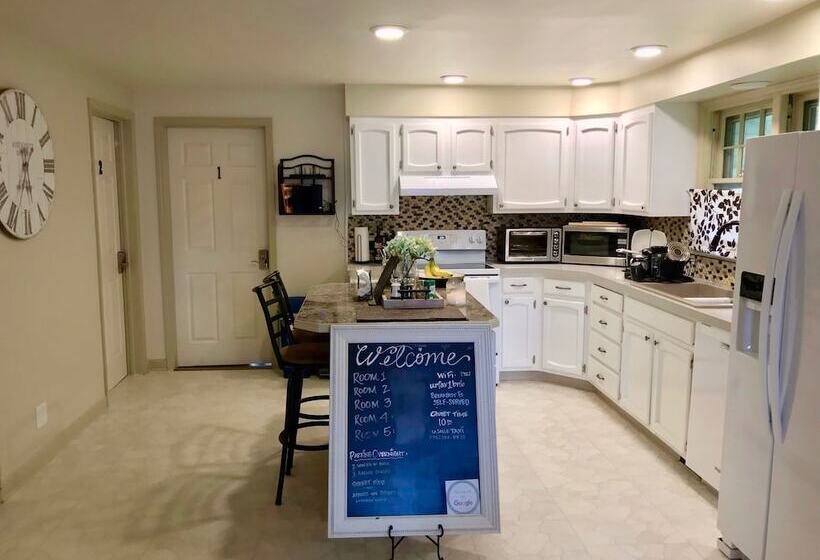 فندق The Little Italy Of Niagara Falls Bed & Breakfast