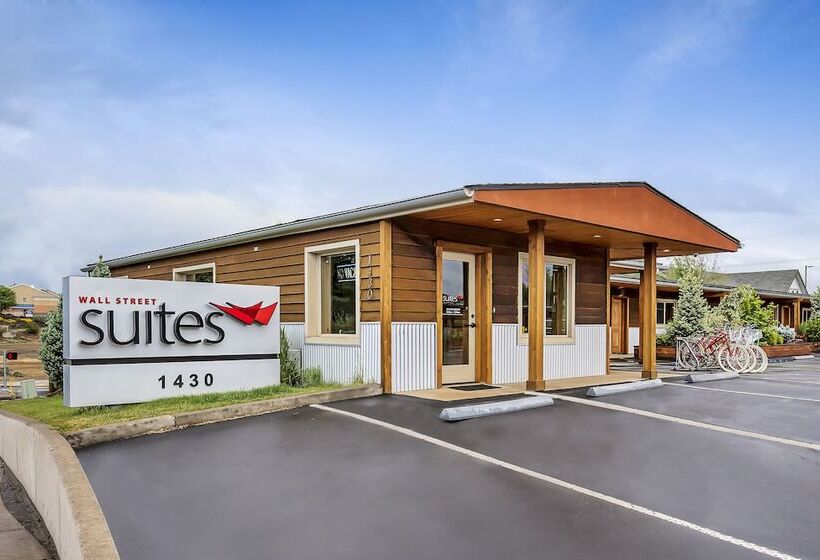 בית מלון כפרי Wall Street Suites