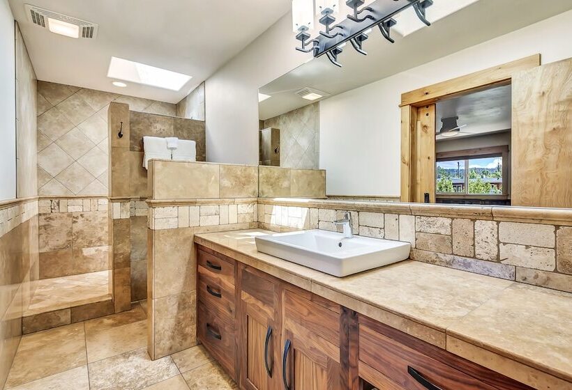 בית מלון כפרי Wall Street Suites