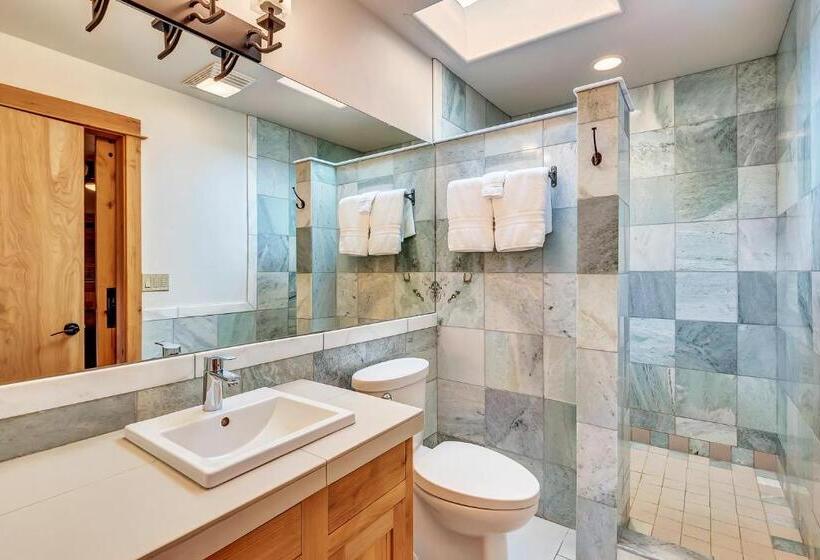 בית מלון כפרי Wall Street Suites