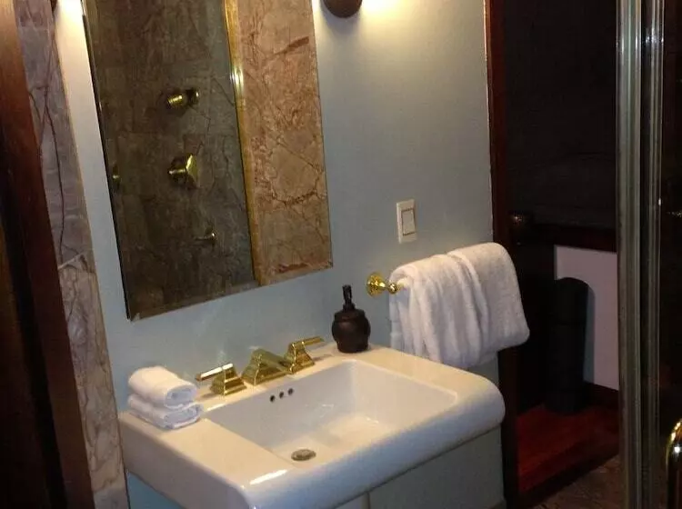 هتل Wc Lipe Mansion