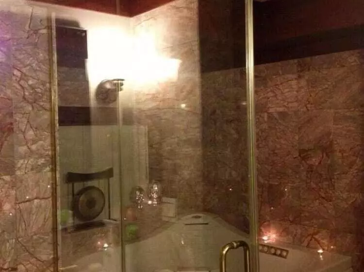 هتل Wc Lipe Mansion