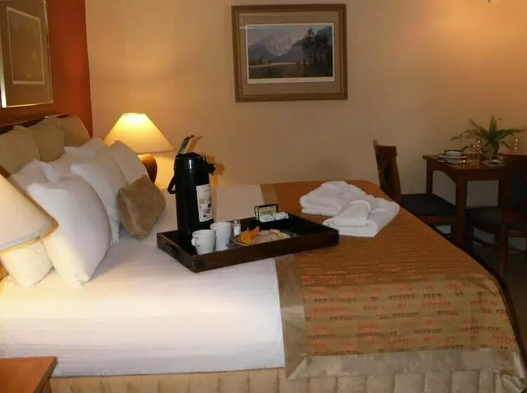 The River's Edge Motel Lodge & Resort