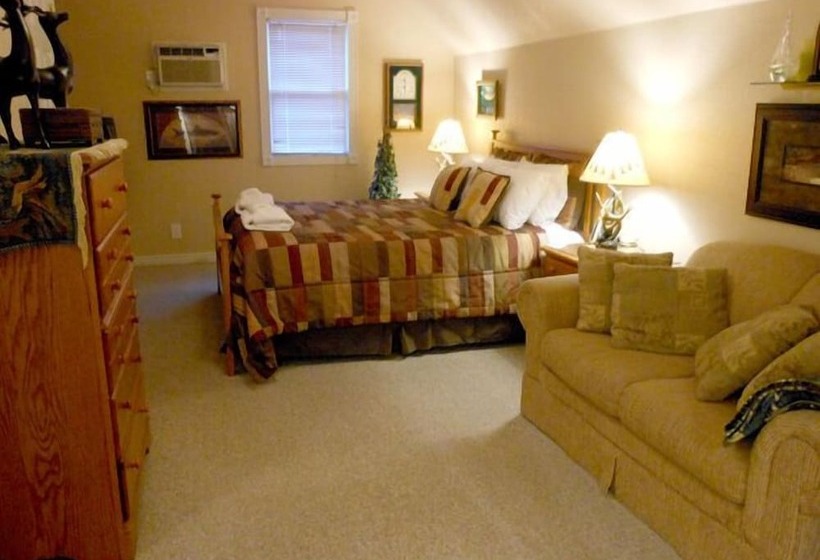 The River's Edge Motel Lodge & Resort