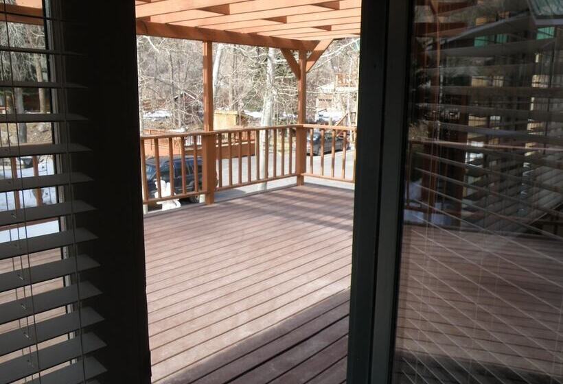 The River's Edge Motel Lodge & Resort