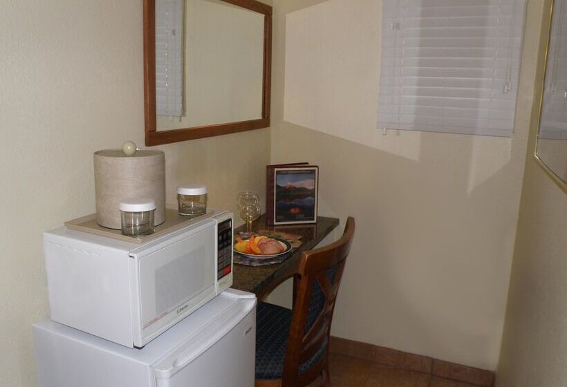 The River's Edge Motel Lodge & Resort