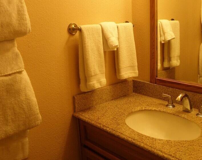 The River's Edge Motel Lodge & Resort