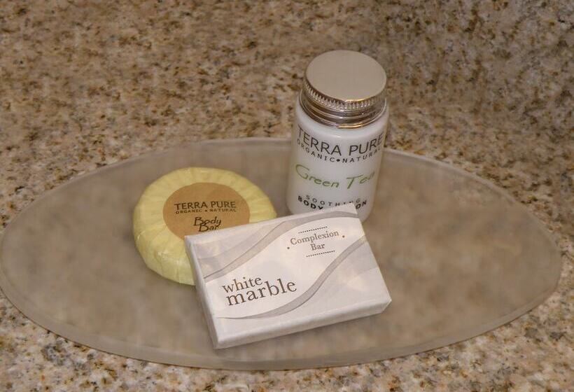 The River's Edge Motel Lodge & Resort