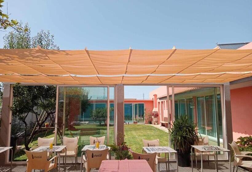 فندق صغير A Fonte