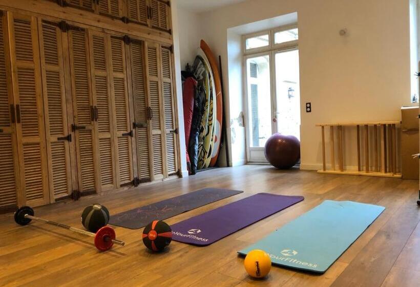 Bed and Breakfast Grandes Chambres Dans Un Corps De Ferme Rénové Du Château Du Piple, à 16km De Paris