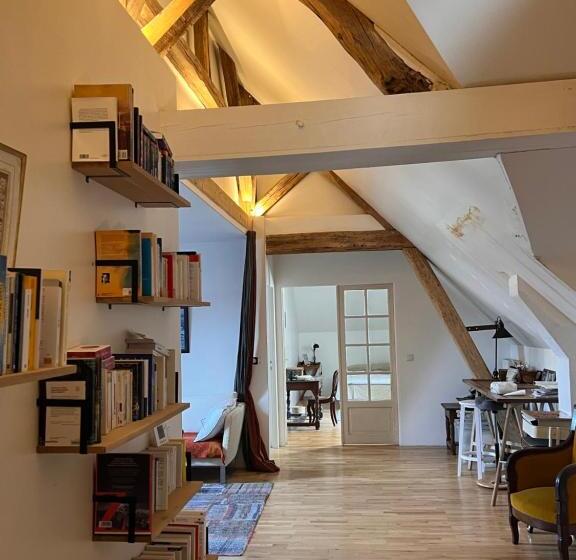 Bed and Breakfast Grandes Chambres Dans Un Corps De Ferme Rénové Du Château Du Piple, à 16km De Paris