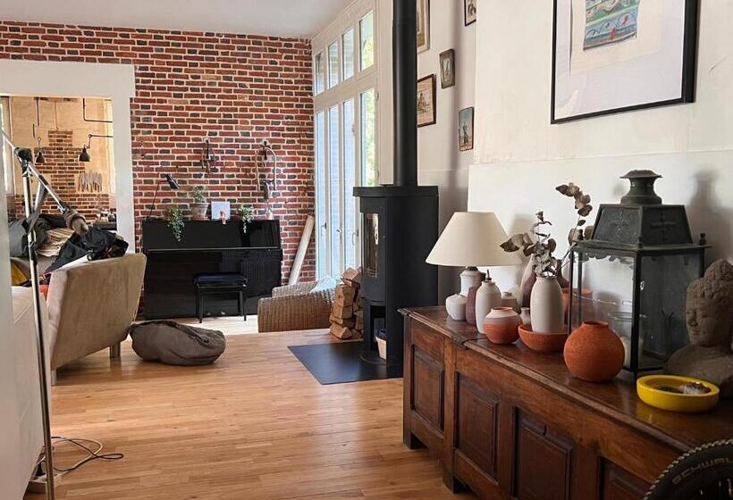 Bed and Breakfast Grandes Chambres Dans Un Corps De Ferme Rénové Du Château Du Piple, à 16km De Paris