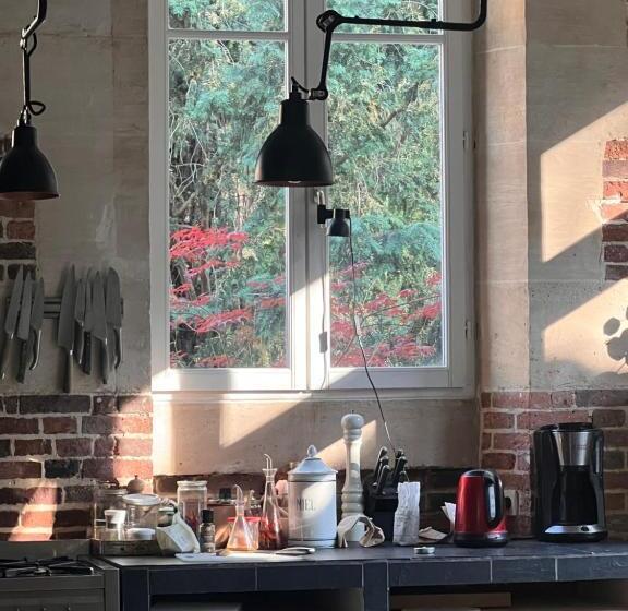 Bed and Breakfast Grandes Chambres Dans Un Corps De Ferme Rénové Du Château Du Piple, à 16km De Paris