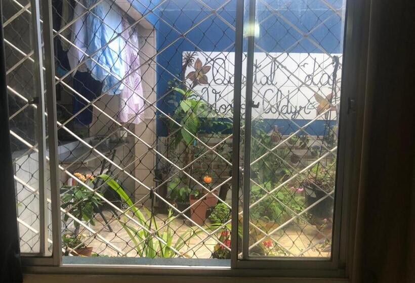 تختخواب و صبحانه Suíte Privativa Sanilda