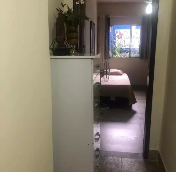 تختخواب و صبحانه Suíte Privativa Sanilda