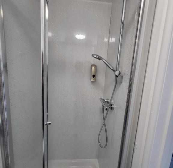 Nottingham Forest Rd, Short Stays