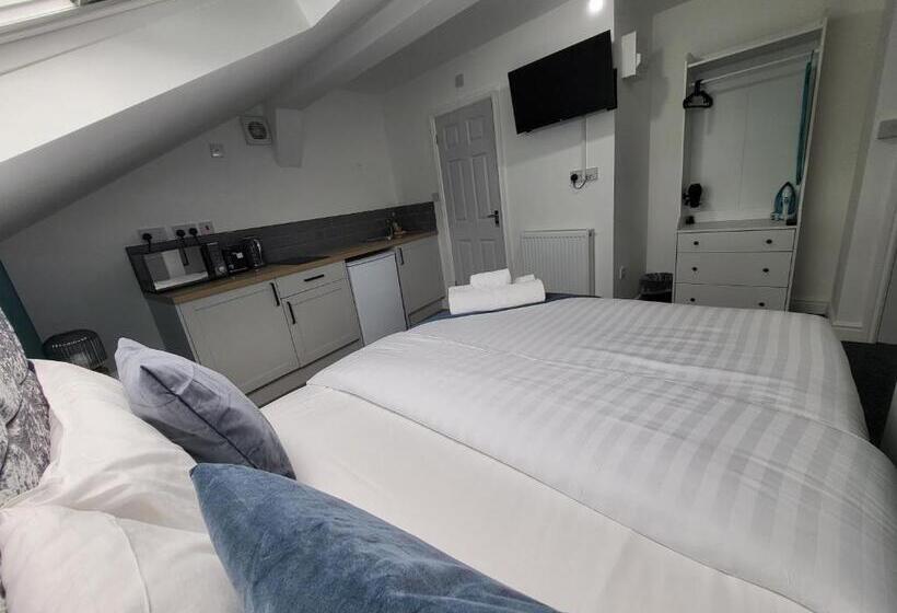 Nottingham Forest Rd, Short Stays