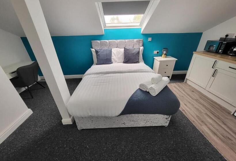 Nottingham Forest Rd, Short Stays