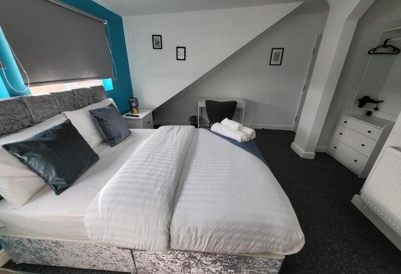 Nottingham Forest Rd, Short Stays