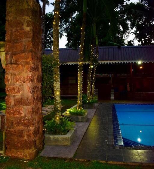 هتل Airport Heritage