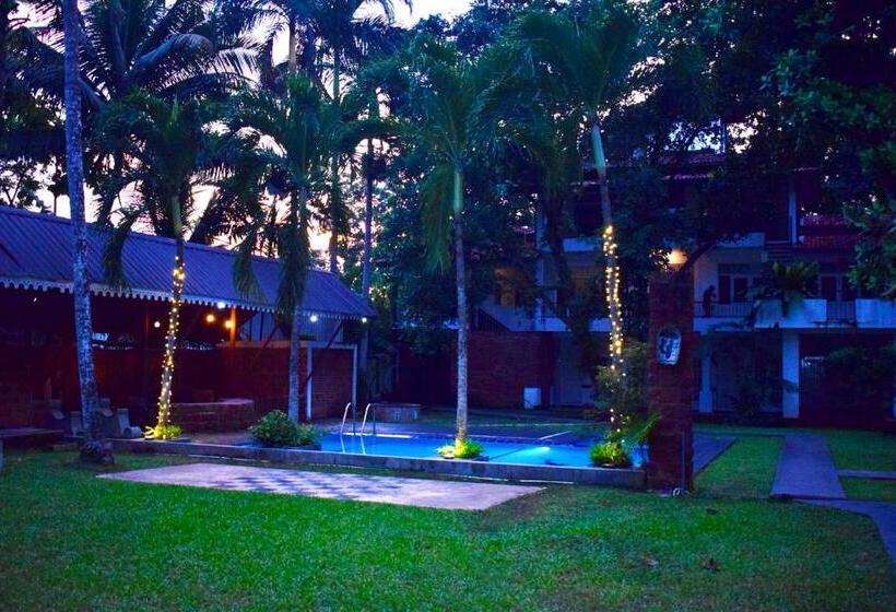 هتل Airport Heritage