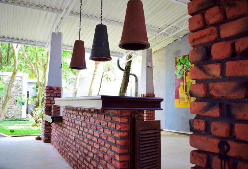 هتل Airport Heritage