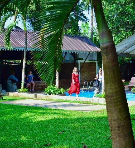 هتل Airport Heritage