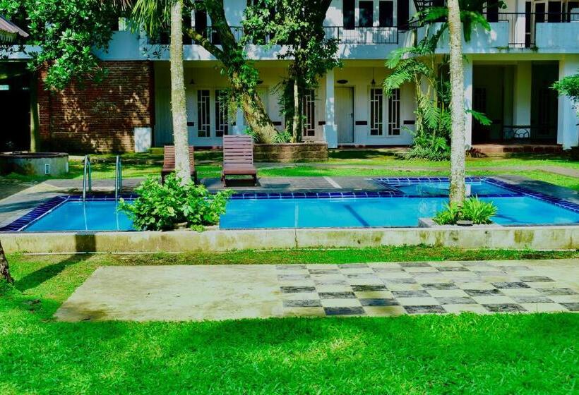 هتل Airport Heritage