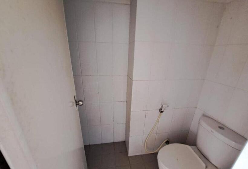 Отель Oyo Life 93140 Apartment Grand Sentraland By Fahri