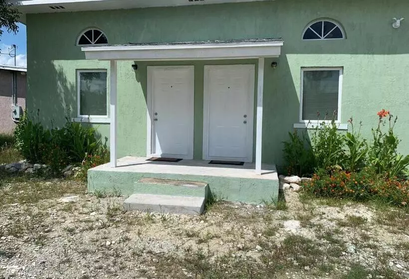 هتل Rolles Place Cabanas