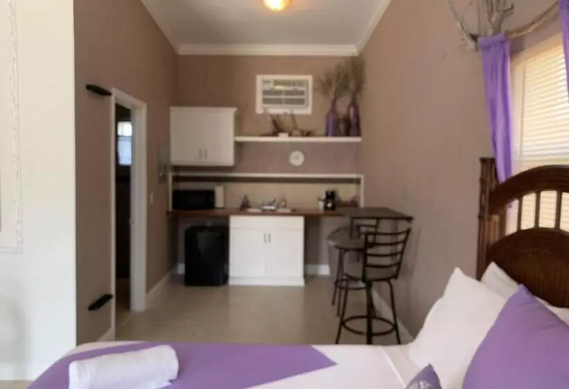هتل Rolles Place Cabanas