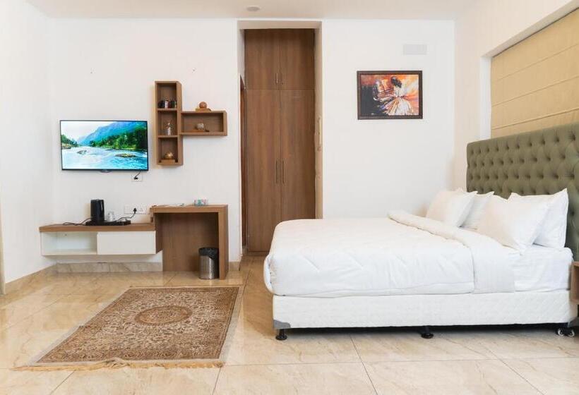 The Lodgers Hotel Near India Expo Centre & Mart Greater Noida