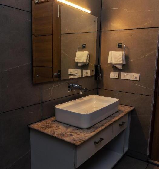 The Lodgers Hotel Near India Expo Centre & Mart Greater Noida