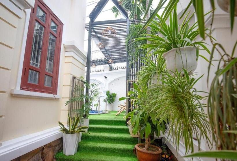 Lux Hotel Villa Hồ Bơi