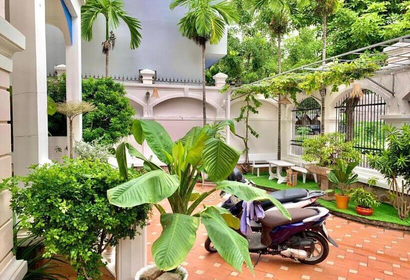 Lux Hotel Villa Hồ Bơi