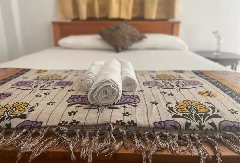 Majatalo Eagles Lodge   Kandy