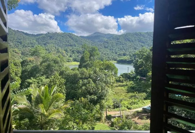 Majatalo Eagles Lodge   Kandy