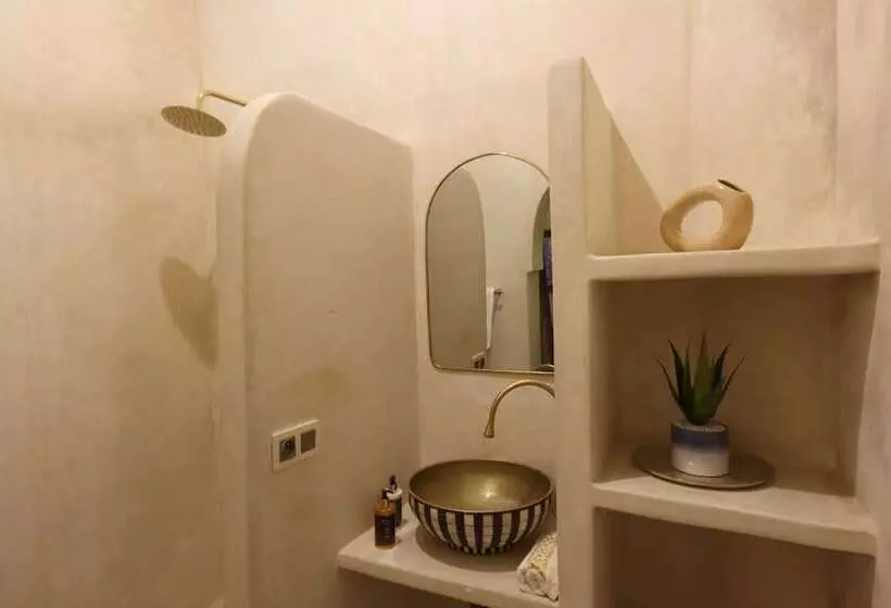 Riad La Fayette Bed & Breakfast